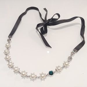 NWOT Faux Pearl Necklace w/ Gem
